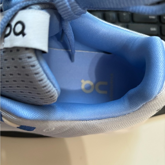 On Running Cloud Surfer. Blue. Size 6.5 - Picture 4 of 10